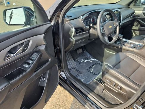 Used 2023 Chevrolet Traverse LT image 9