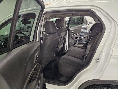 Used 2020 Chevrolet Trax LS w/ Tint and Cruise Package AWD/4WD image 8