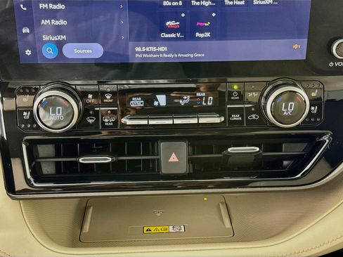 Used 2023 Toyota Highlander Limited AWD/4WD image 15