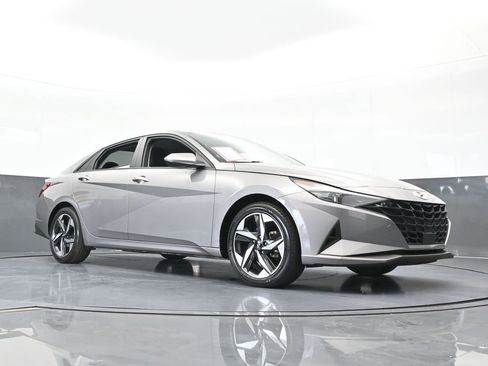 Used 2023 Hyundai Elantra SEL w/ Convenience Package image 59