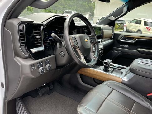 Used 2022 Chevrolet Silverado 1500 High Country w/ Z71 Off-Road Package AWD/4WD image 16