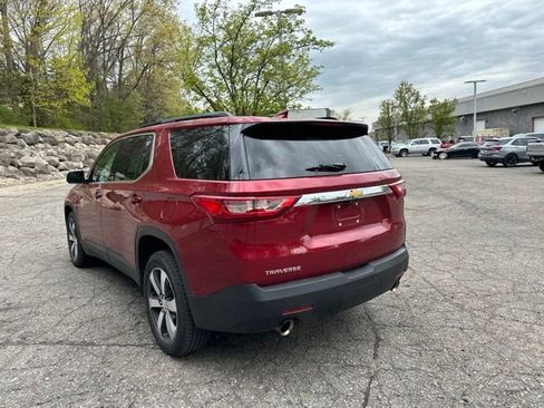 Used 2020 Chevrolet Traverse LT w/ LT Premium Package FWD image 3
