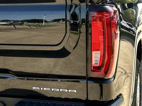 Used 2023 GMC Sierra 1500 Denali w/ Technology Package AWD/4WD image 7
