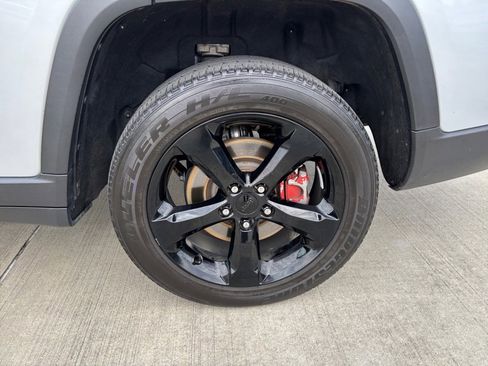 Used 2023 Jeep Grand Cherokee L Laredo image 26