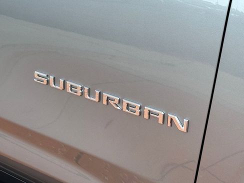 New 2025 Chevrolet Suburban Premier image 8