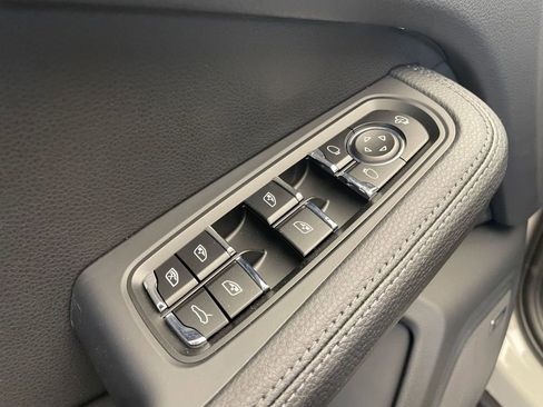 New 2026 Porsche Macan AWD/4WD image 20
