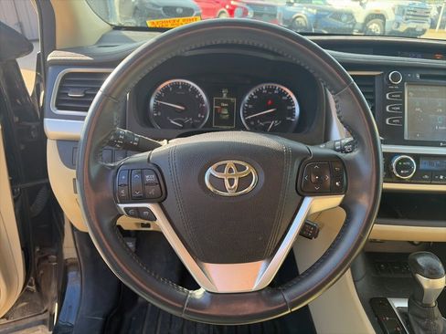 Used 2016 Toyota Highlander XLE image 12