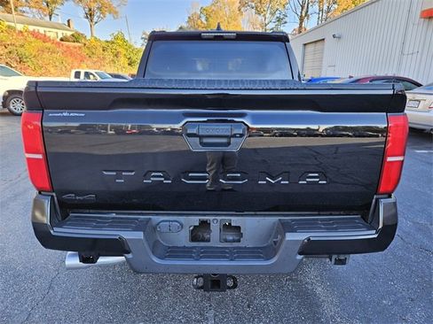 Used 2024 Toyota Tacoma TRD Sport image 6