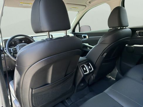 Certified 2025 Kia Sorento S FWD image 25