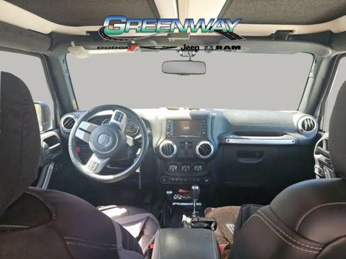 Used 2017 Jeep Wrangler Rubicon AWD/4WD image 14