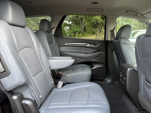 Used 2020 Buick Enclave Essence FWD image 11
