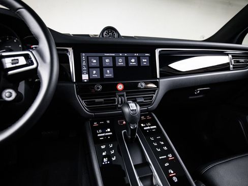 Certified 2026 Porsche Macan AWD/4WD image 19