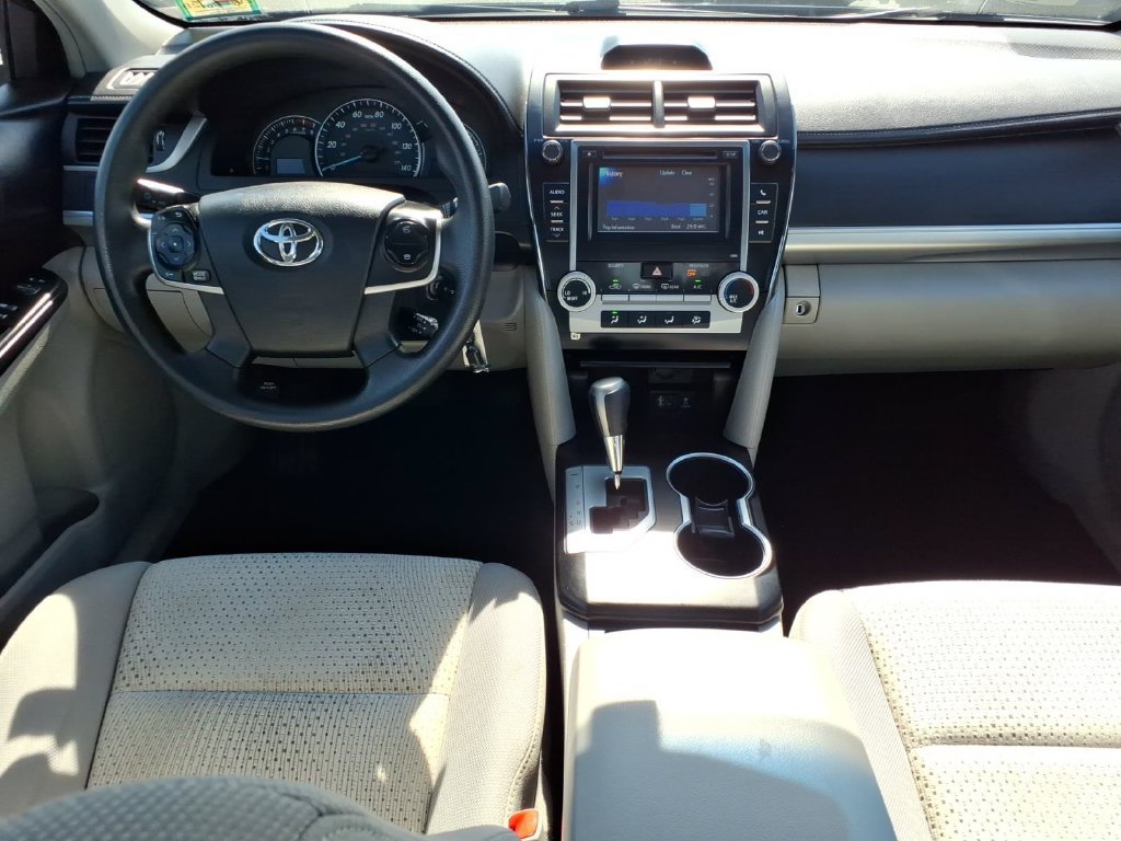 Used 2013 Toyota Camry LE FWD image 13