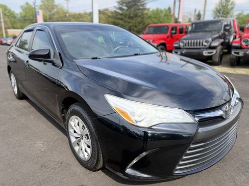 Used 2016 Toyota Camry LE FWD image 2