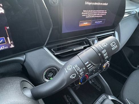 Used 2025 Chevrolet TrailBlazer LT w/ LT Cold Weather Package FWD image 12