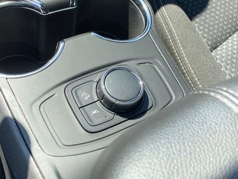 Certified 2024 GMC Terrain SLE FWD image 13