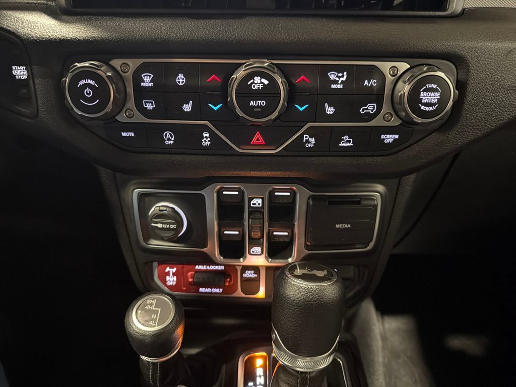 Used 2024 Jeep Wrangler Unlimited Sport AWD/4WD image 6