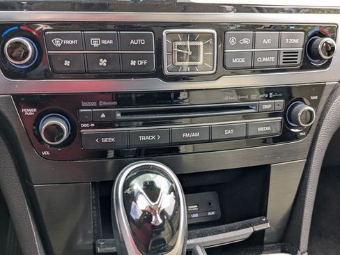 Used 2016 Hyundai Equus Signature image 9