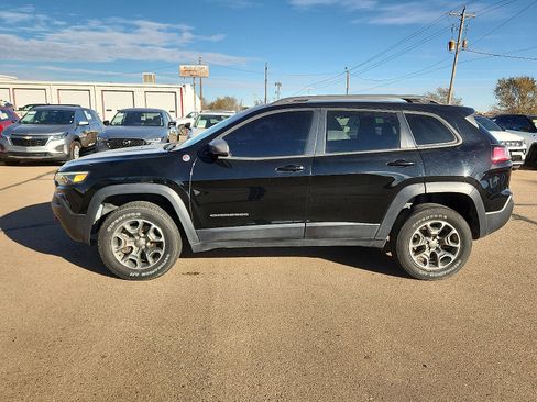Used 2020 Jeep Cherokee Trailhawk image 2
