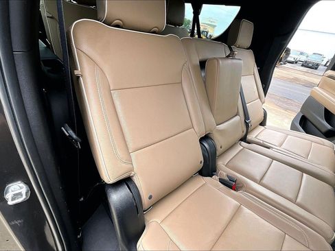 Used 2021 Chevrolet Suburban Premier AWD/4WD image 25