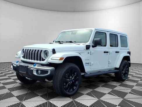 Used 2024 Jeep Wrangler Unlimited Sahara w/ Technology Group AWD/4WD image 24