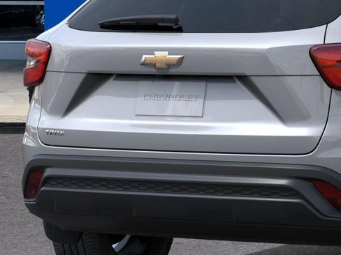 New 2026 Chevrolet Trax LS w/ LS Convenience Package FWD image 14