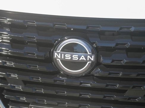 Certified 2025 Nissan Kicks Play S image 5