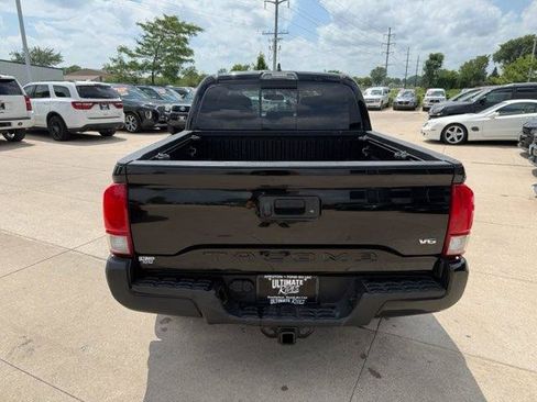 Used 2017 Toyota Tacoma TRD Sport w/ Tow Package (A/T) AWD/4WD image 5