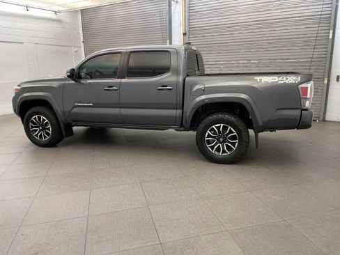 Used 2022 Toyota Tacoma TRD Sport w/ Technology Package AWD/4WD image 8