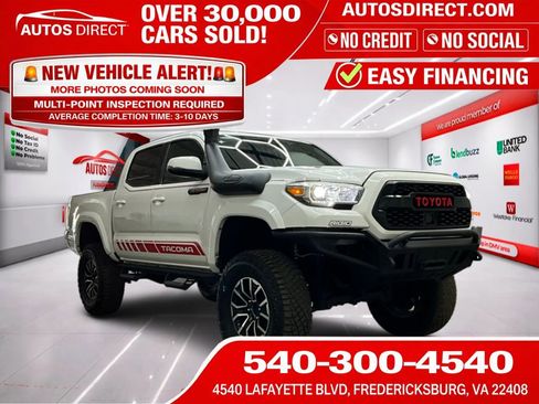 Used 2019 Toyota Tacoma TRD Sport AWD/4WD image 1