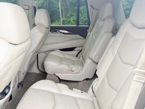 Used 2017 Cadillac Escalade Premium Luxury AWD/4WD image 11