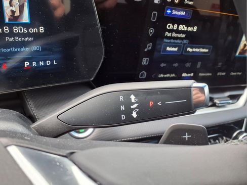 Used 2025 Chevrolet Equinox LT w/ Convenience Package II image 19