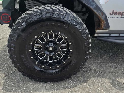 Used 2020 Jeep Gladiator Mojave AWD/4WD image 12