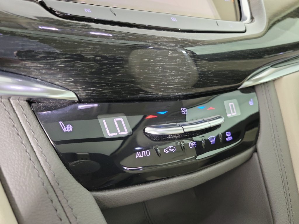Used 2020 Cadillac XT6 Premium Luxury FWD image 30