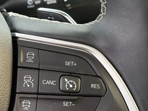 Used 2022 Jeep Grand Cherokee Limited image 26