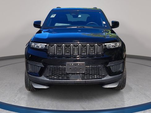 Used 2022 Jeep Grand Cherokee Altitude image 2