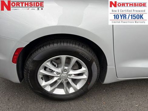 New 2026 Chrysler Pacifica Select image 6