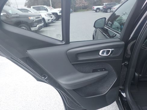 Used 2021 Volvo XC40 P8 Recharge image 17