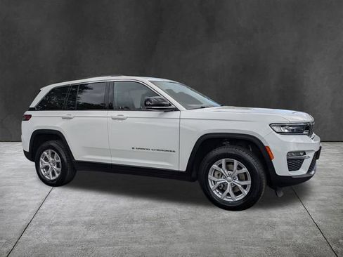 Used 2023 Jeep Grand Cherokee Limited image 2