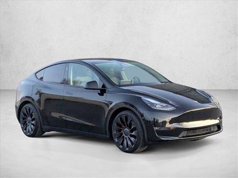Used 2025 Tesla Model Y Performance image 3