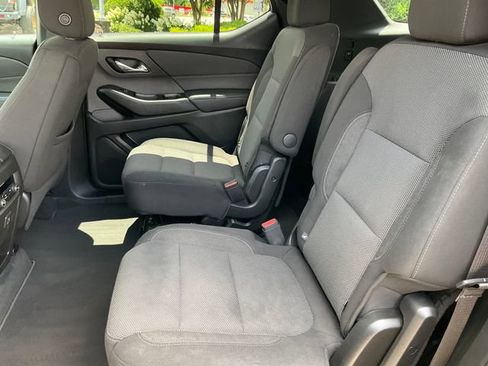 Used 2023 Chevrolet Traverse LT FWD image 16