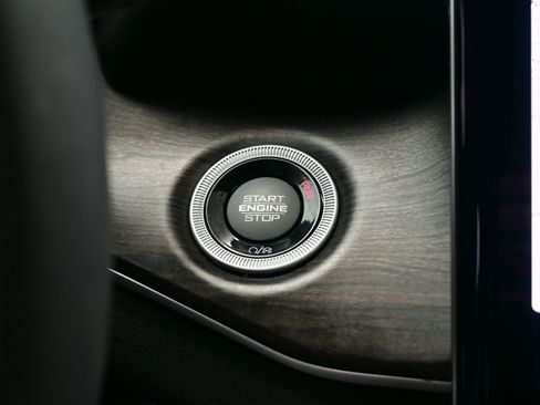 Used 2023 Jeep Grand Cherokee Limited image 23