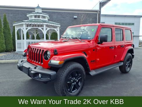 Used 2022 Jeep Wrangler Unlimited Sahara image 2