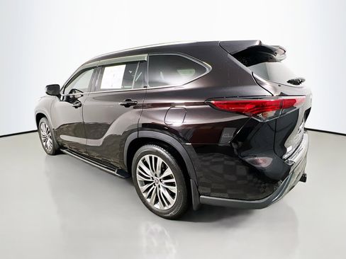 Used 2022 Toyota Highlander Platinum image 8