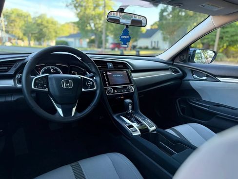 Used 2017 Honda Civic EX image 9