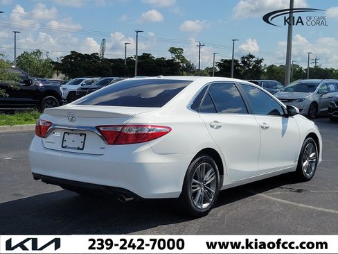 Used 2016 Toyota Camry SE w/ Moonroof Package FWD image 6