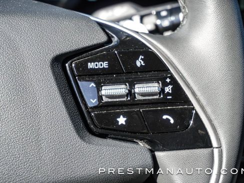 Used 2025 Kia Niro EX image 33