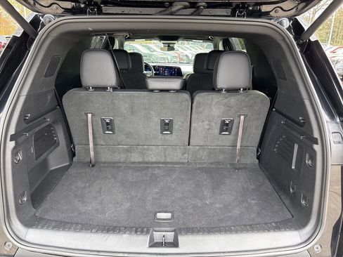 Used 2025 Chevrolet Traverse LT image 18