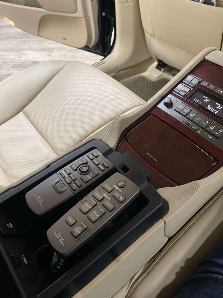 Used 2009 Lexus LS 460 L w/ Executive Class Seating Pkg RWD image 27