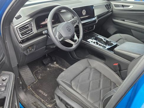Used 2024 Volkswagen Atlas Cross Sport SE FWD image 7